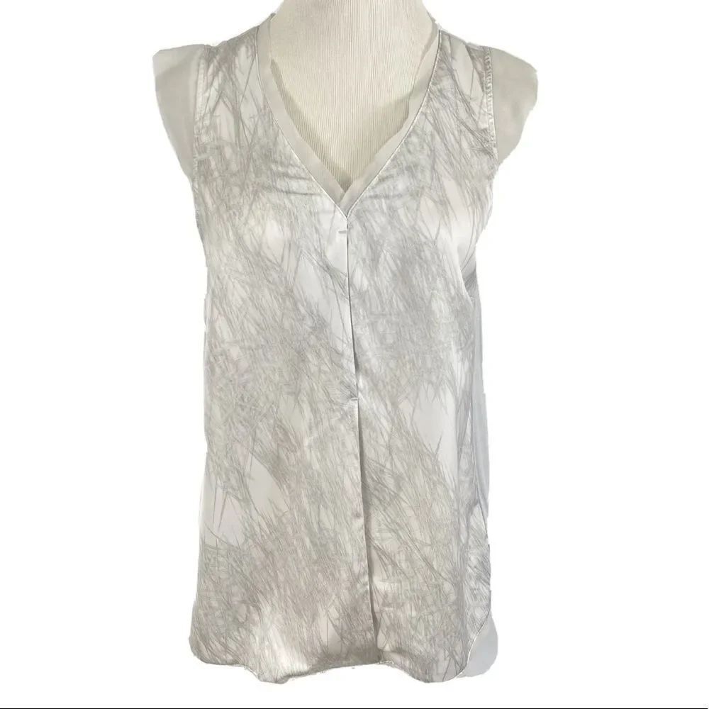 VERA WANG White Gray Sleeveless V-neck Flowy Top